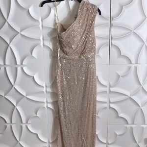 Mac Duggal ieena Sequined Asymmetric Gown sz 2.  (87)